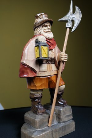 Holzfigur Nachtwächter mittelgroß (Riesengebirge), handgeschnitzt und handbemalt aus Lindenholz, 28cm