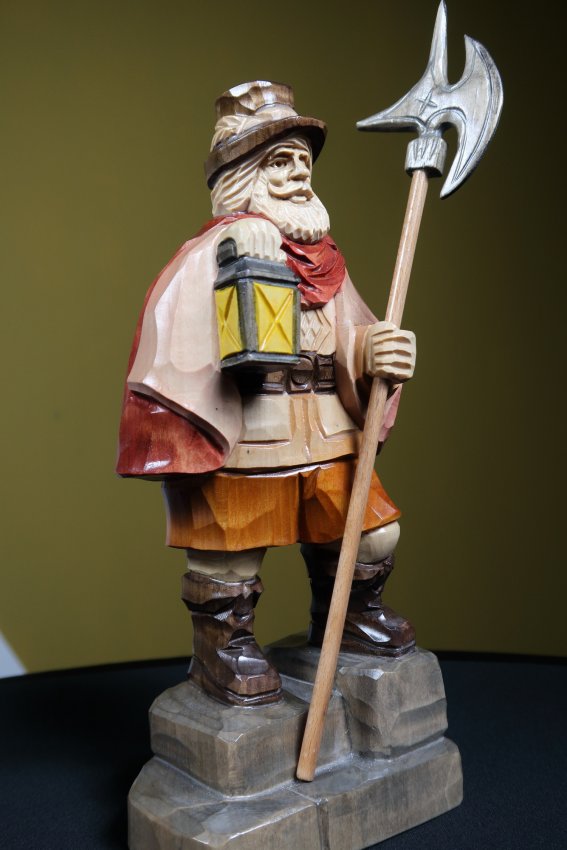 Holzfigur Nachtwächter mittelgroß (Riesengebirge), handgeschnitzt und handbemalt aus Lindenholz, 28cm