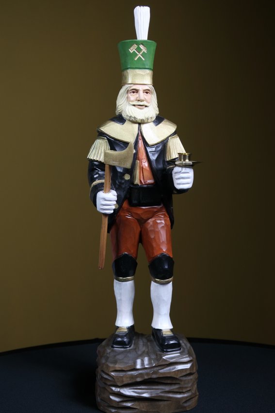 Holzfigur Bergmann mittel (Riesengebirge), handgeschnitzt und handbemalt aus Lindenholz, 49cm